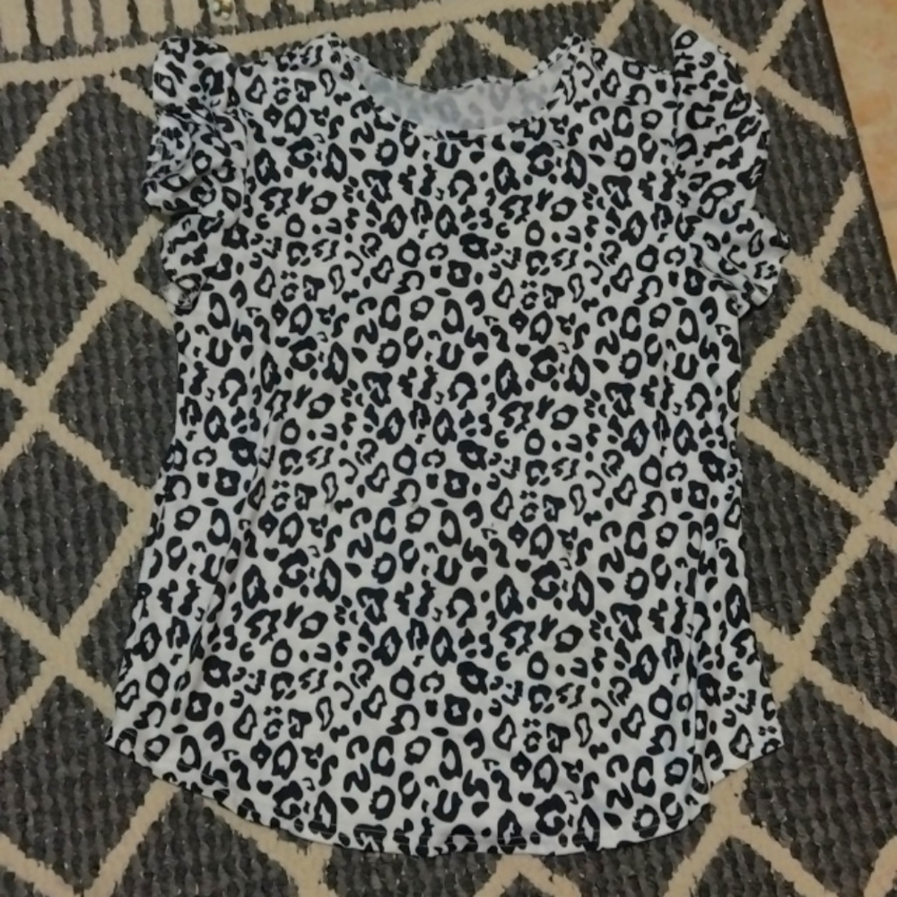 Cheetah shirt sleeve top